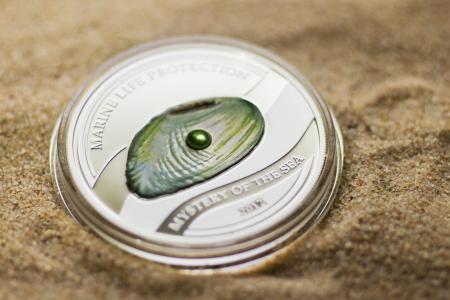 5 $ 2012 Palau - Mystery of the sea - green Pearl 